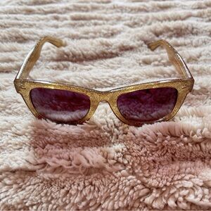 Betsey Johnson Gold Glitter Wayfarer Sunglasses 💫🤍🔲